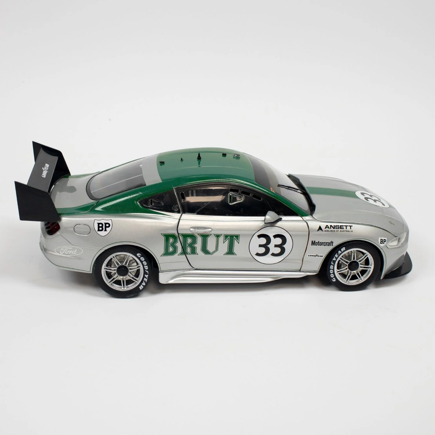 FORD MUSTANG - ALLAN MOFFAT RACING - ALLAN MOFFAT #33 - 1969 BRUT TRANS AM BOSS 302 - 1973 RETRO LIVERY - 1:43 Scale Diecast Model Car - Image 4