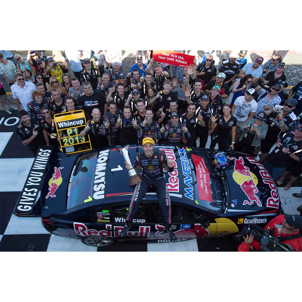 HOLDEN VF COMMODORE - RED BULL HOLDEN RACING #1 - WHINCUP - 2013 CHAMPIONSHIP WINNER - Sydney NRMA Motoring & Services 500 - 1:43 Scale Diecast Model Car - Image 9