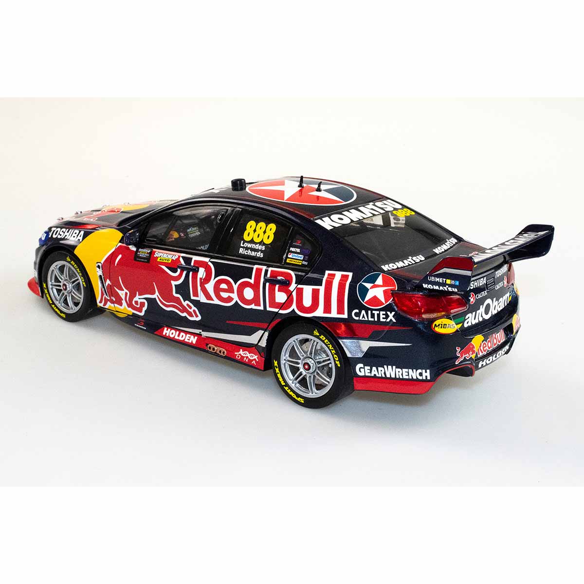 HOLDEN VF COMMODORE V8 - RED BULL RACING AUSTRALIA - LOWNDES/RICHARDS #888 - 2015 BATHURST 1000 WINNER - 1:18 Scale Diecast Model Car - Image 3