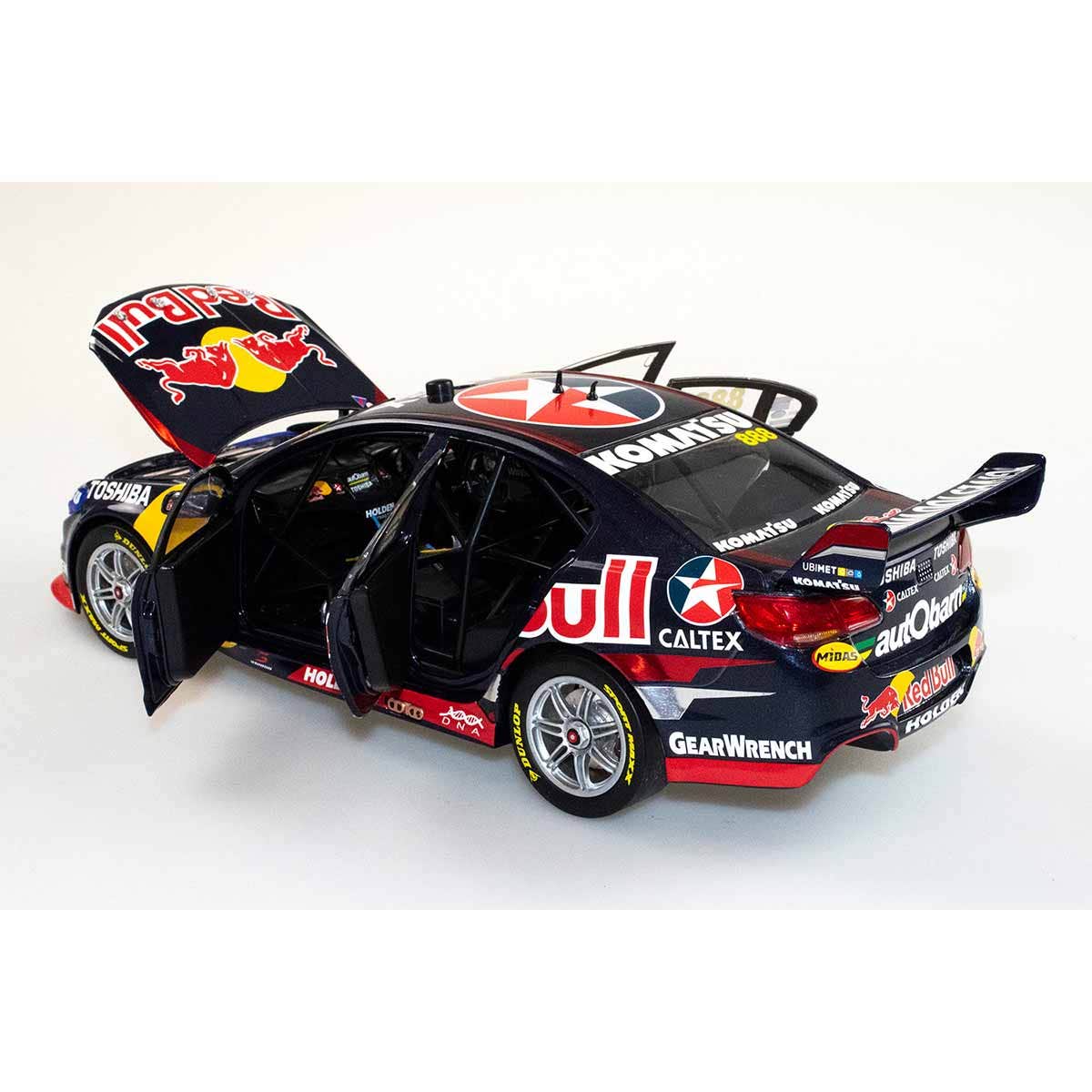 HOLDEN VF COMMODORE V8 - RED BULL RACING AUSTRALIA - LOWNDES/RICHARDS #888 - 2015 BATHURST 1000 WINNER - 1:18 Scale Diecast Model Car - Image 4